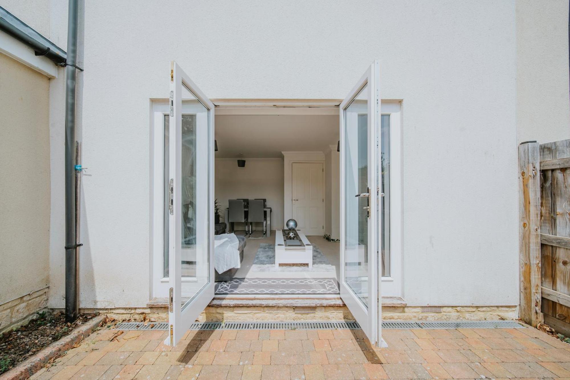 באת' Linen Cottage- Parking, Leds, 4K Tvs, 5G Wifi And More! מראה חיצוני תמונה