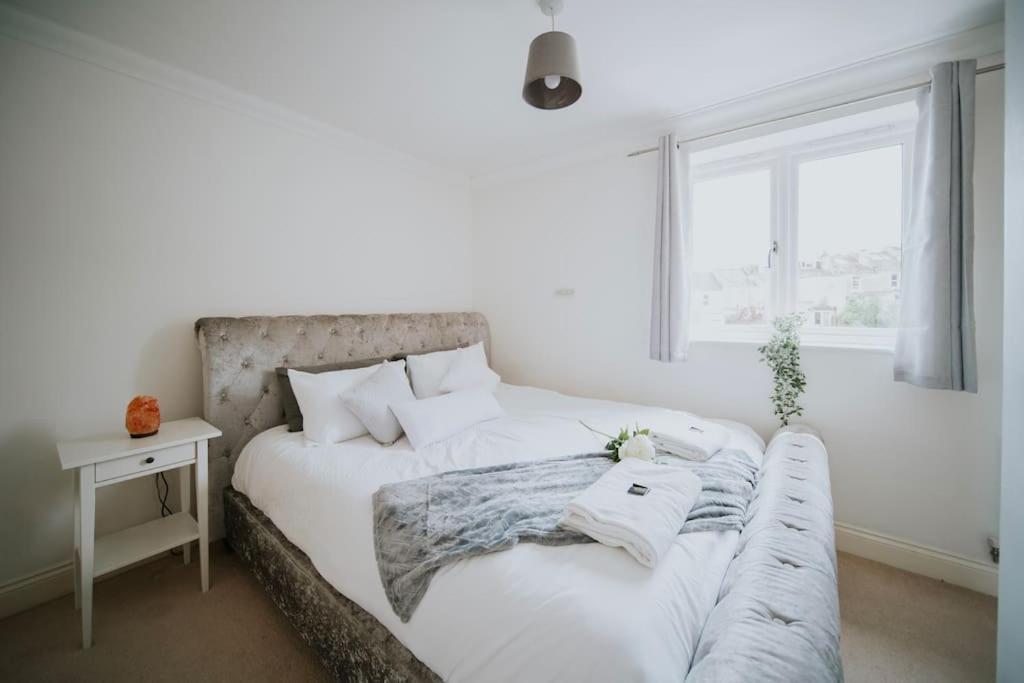 באת' Linen Cottage- Parking, Leds, 4K Tvs, 5G Wifi And More! מראה חיצוני תמונה